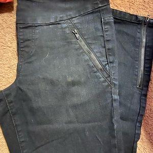 Jag pull on jeans